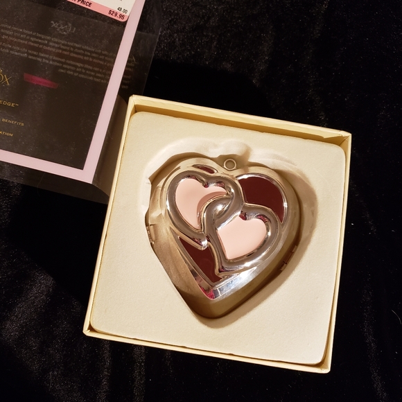 Gift of Knowledge Heart Box - Picture 2 of 8